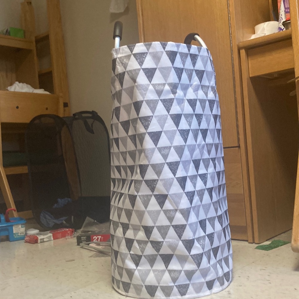 Clothing hamper